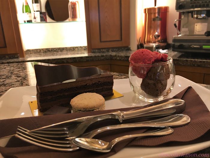 有楽町のカフェなら ラ メゾン デュ ショコラ丸の内店 上質な空間で頂く濃厚チョコケーキ ときめきライツを探して